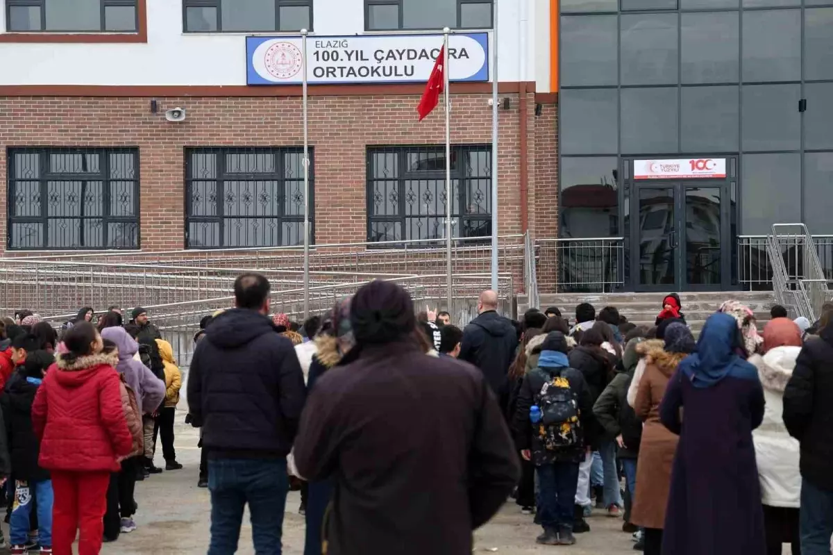 Elazığ\'da 100. Yıl Çaydaçıra Ortaokulu öğrencilerine kavuştu