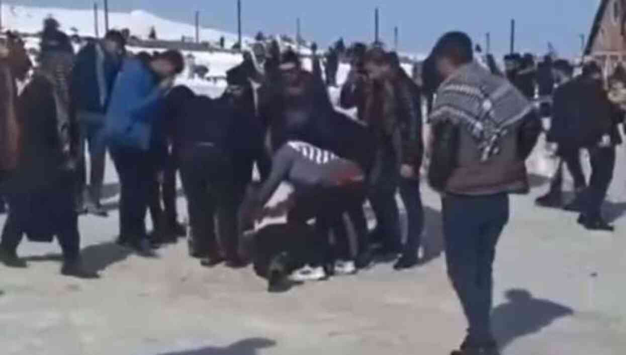 Davul çalarken kalp krizi geçirip öldü! O anlar kamerada Davul çalarken kalp krizi geçirip öldü! O anlar kamerada