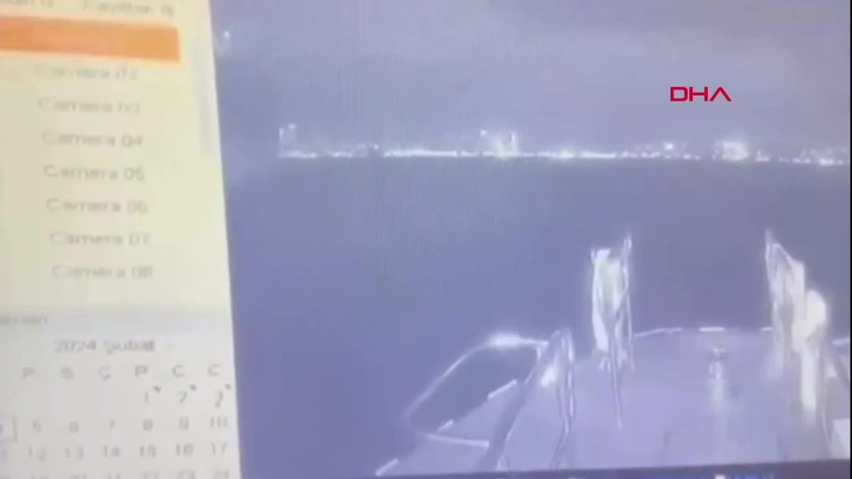 İstanbul Boğazı\'nda Kaptanın Denize Düştüğü Anlar Güvenlik Kamerasına Yansıdı