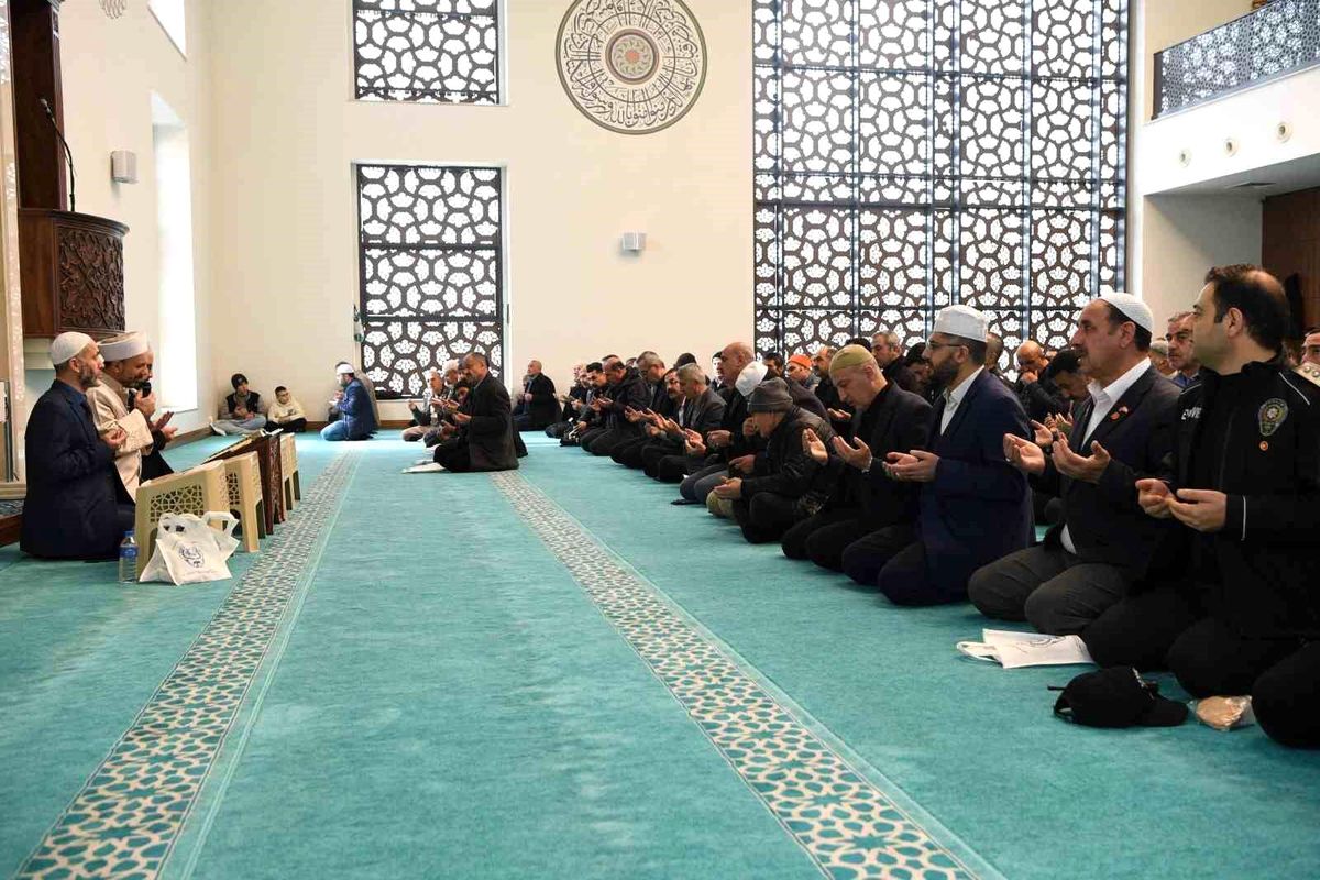Kahramanmaraş\'ta Depremde Hayatını Kaybedenler İçin Mevlid-i Şerif Programı Düzenlendi