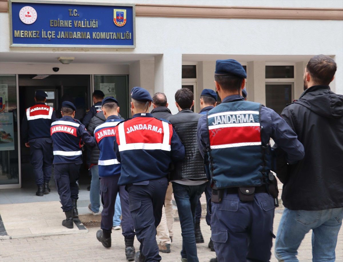 Edirne\'de yurt dışına kaçma girişiminde bulunan 9 FETÖ şüphelisi yakalandı