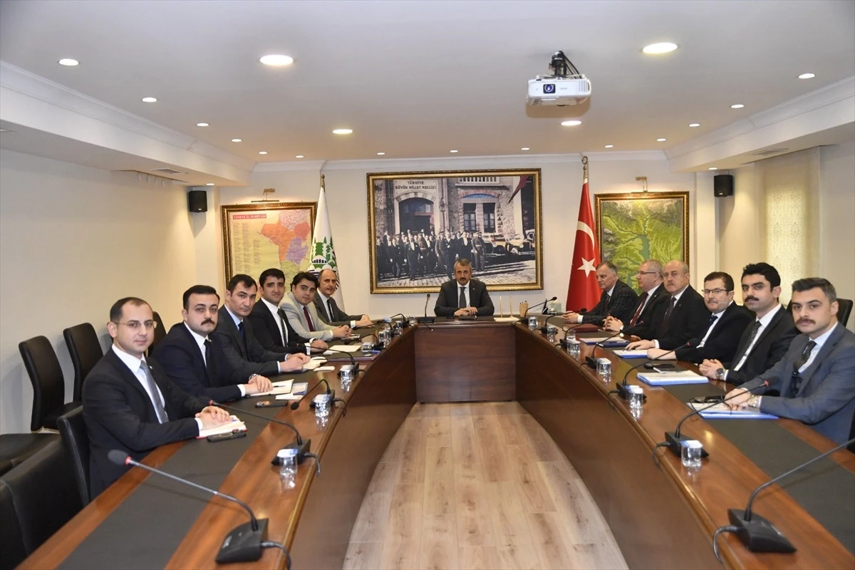 Edirne Valisi Yunus Sezer, yatırım projeleri ve spor kulüpleriyle ilgili toplantılar gerçekleştirdi