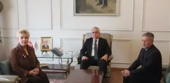 Sivas'ta emekli öğretmenler, deprem bölgesine 1 milyon lira bağışladı