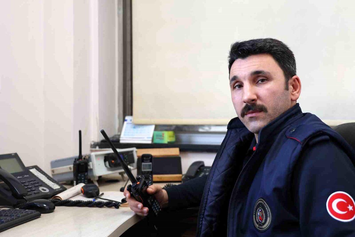 Kahramanmaraş\'ta İtfaiye Eri, Depremde Oğlunu Kurtarmak Yerine Binlerce Yaralının Kurtarılmasını Sağladı