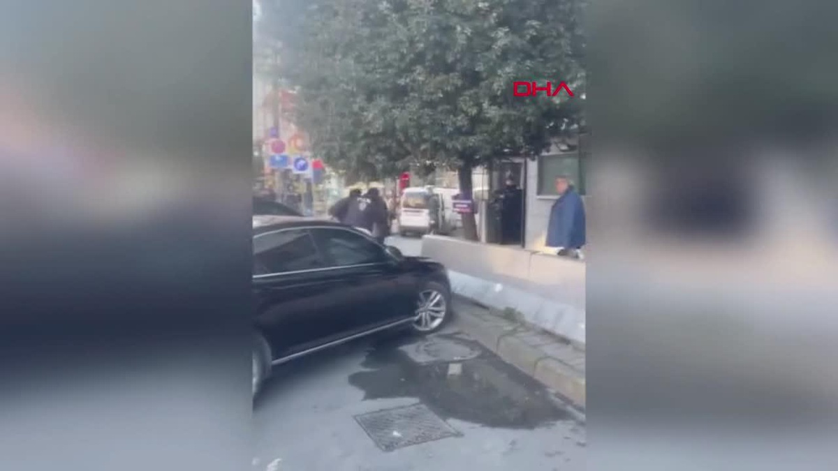 FATİH\'te Benzin Dökerek Marketi Yakmaya Çalışan Şüpheli Gözaltına Alındı