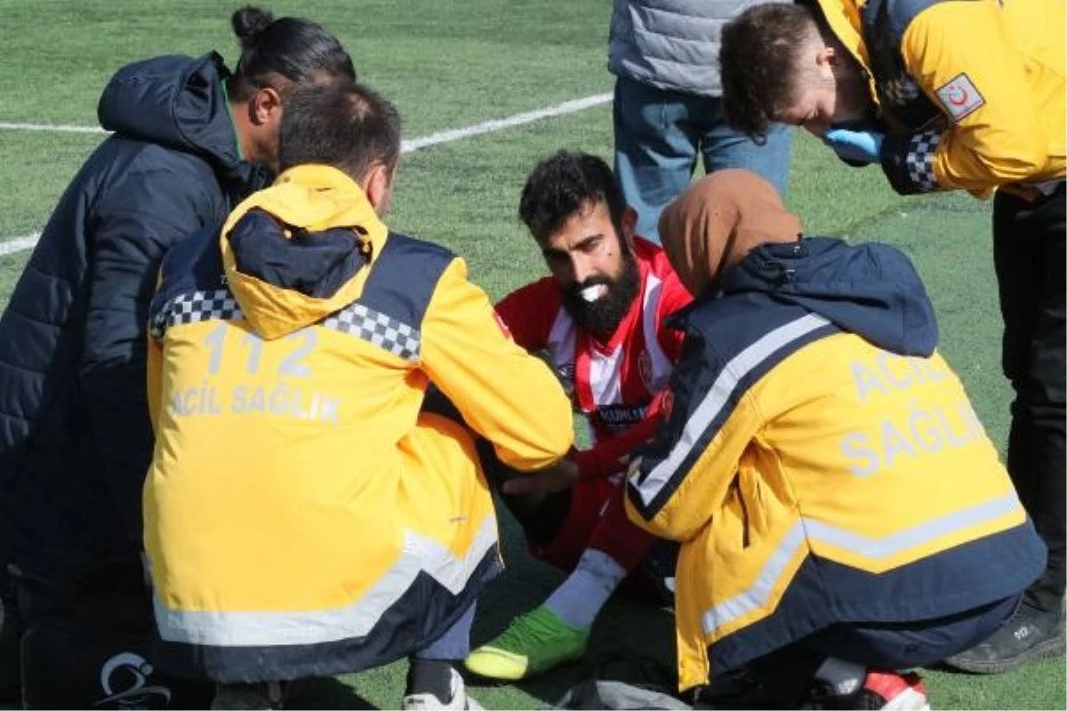 Kumluca Belediyesporlu Futbolcunun Dişi Kırıldı