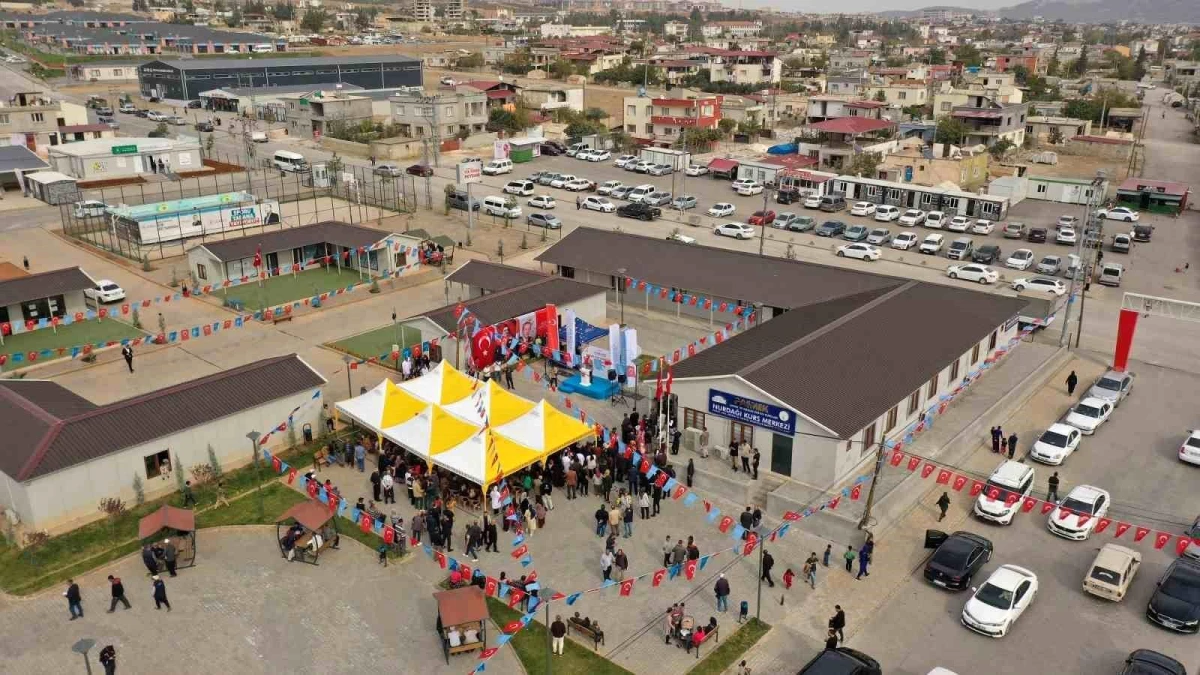 Gaziantep Büyükşehir Belediyesi, İslahiye ve Nurdağı ilçelerinde deprem sonrası yardım çalışmalarını sürdürüyor