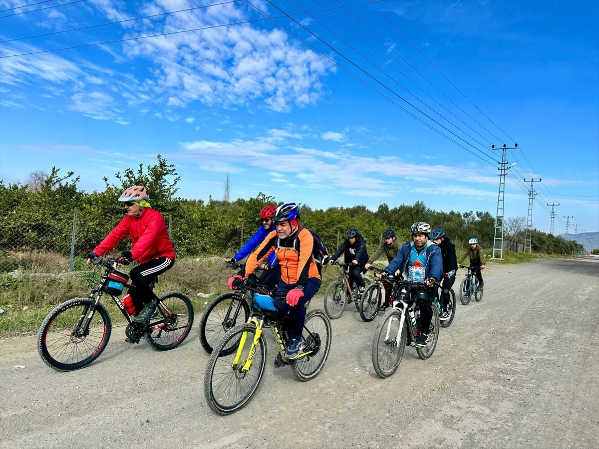 Erzin\'de Dünya Kanser Günü etkinlikleri kapsamında bisiklet turu düzenlendi