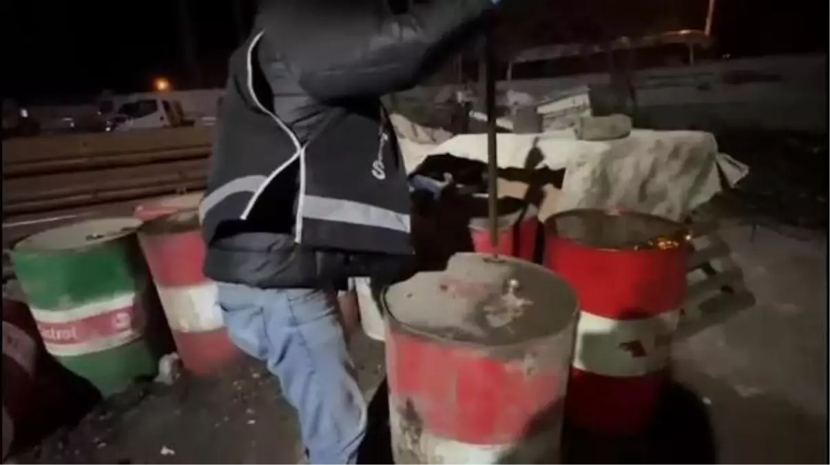 İzmir'de Kaçakçılık Operasyonlarında 52 Şüpheli Gözaltına Alındı