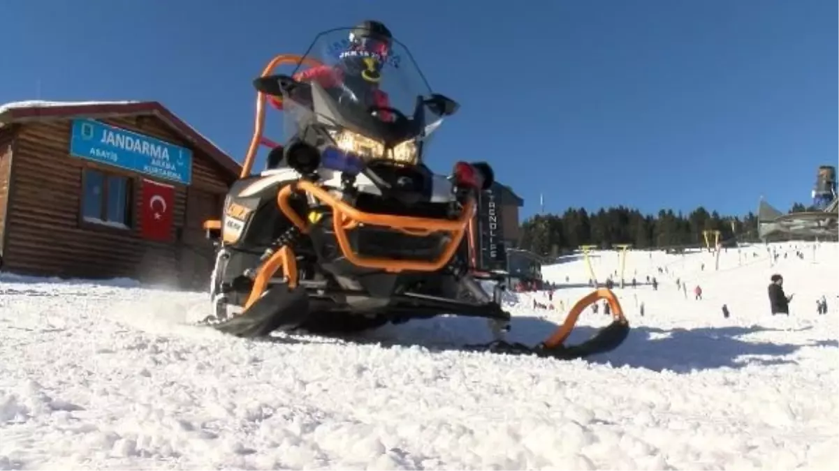 Uludağ'da JAK Timleri Kar Motorları ve Köpeklerle Görev Yapıyor