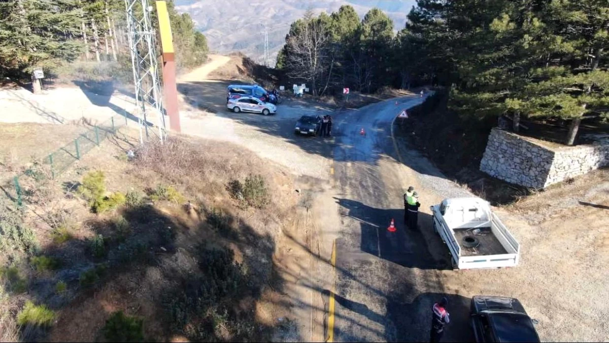 Aydın\'da Jandarma Ekipleri Cyrocopter ile Havadan Trafik Denetimi Gerçekleştirdi