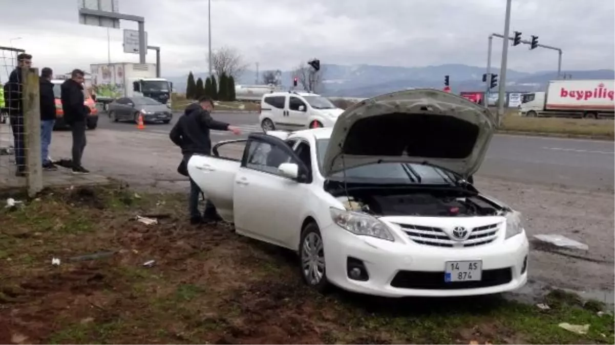 Bolu'da Kamyonetin Otomobile Çarpması Sonucu 1 Ölü, 2 Yaralı