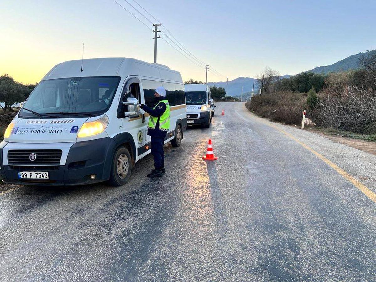 Karacasu\'da Okul Servis Araçları Denetlendi