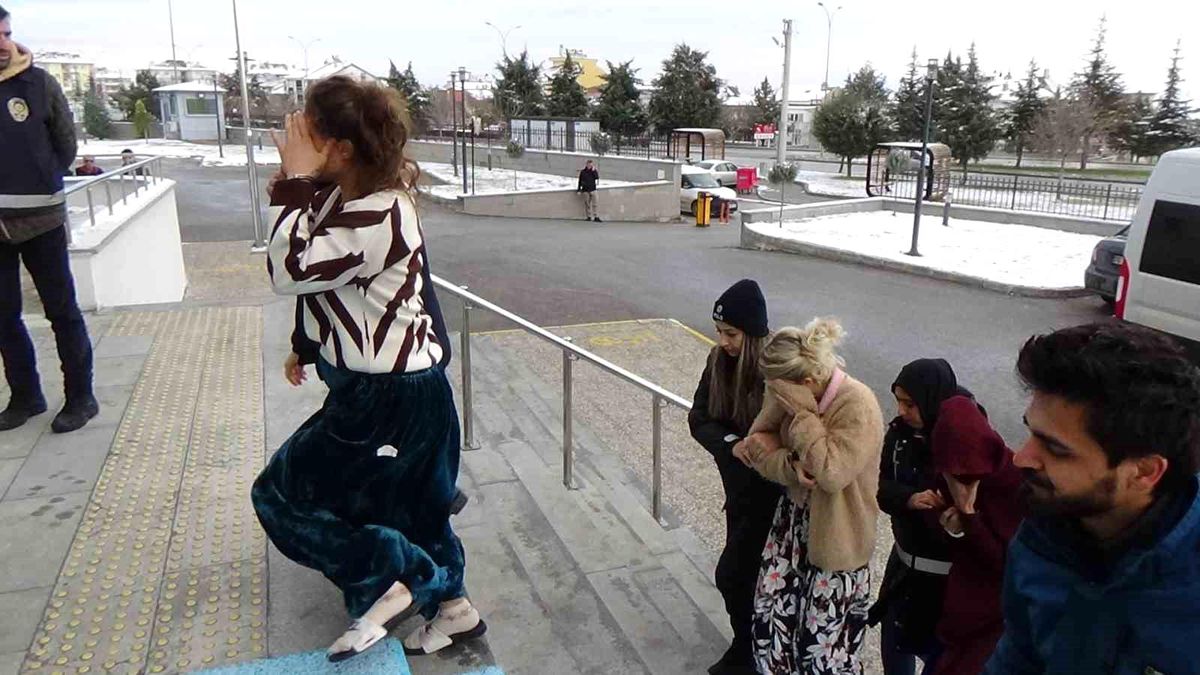 Karaman\'da 3 Kadın Hırsız Tutuklandı
