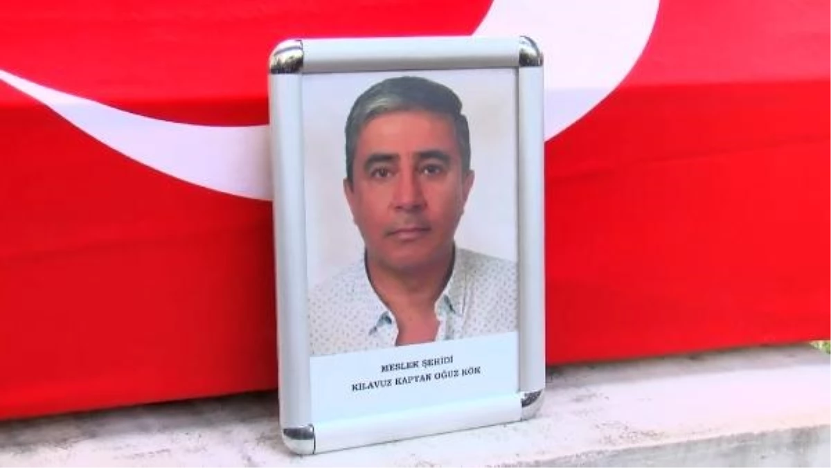 İstanbul Boğazı\'nda hayatını kaybeden kaptan son yolculuğuna uğurlandı
