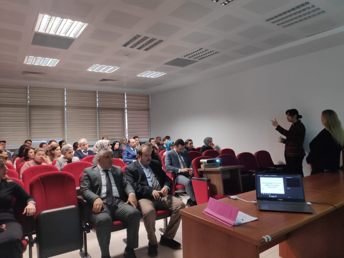 Kırklareli Adliye Personeline Koruyucu Aile Eğitimi Verildi