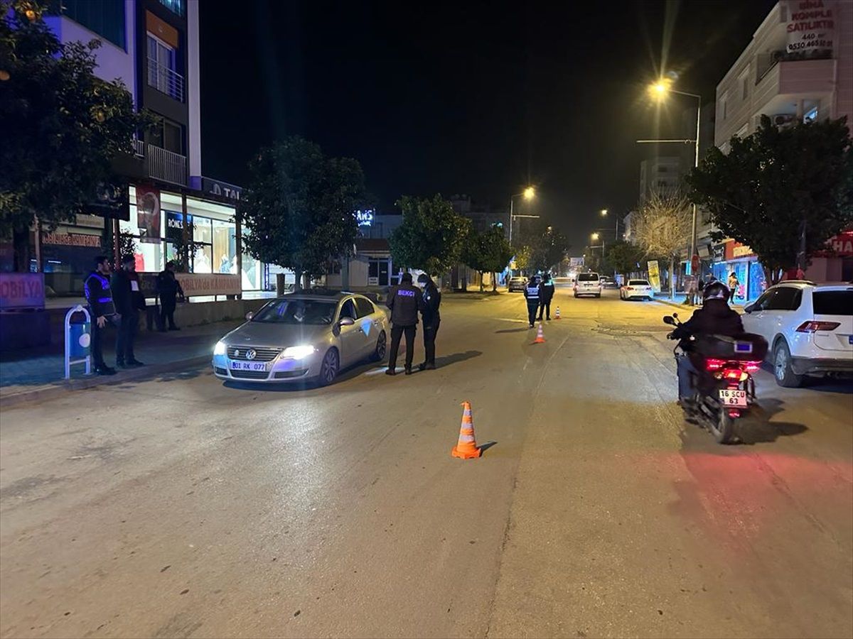 Kozan\'da Asayiş Uygulamasında 3 Zanlı Tutuklandı