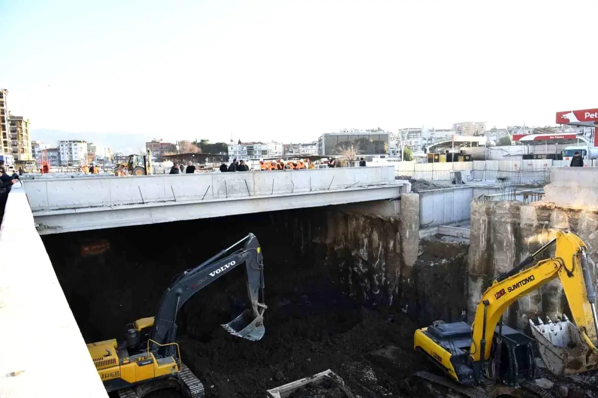 Menemen Belediyesi Çanakkale Asfaltında Battı-Çıktı İnşaatında Işık Göründü