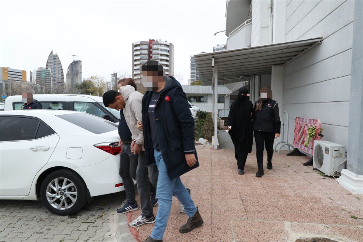 Mersin\'de DEAŞ Operasyonunda 2 Zanlı Tutuklandı