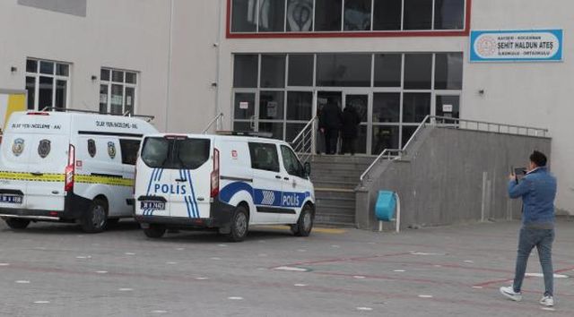 Öğretmen, eski öğrencinin velisi tarafından tabancayla vuruldu Öğretmen, eski öğrencinin velisi tarafından tabancayla vuruldu