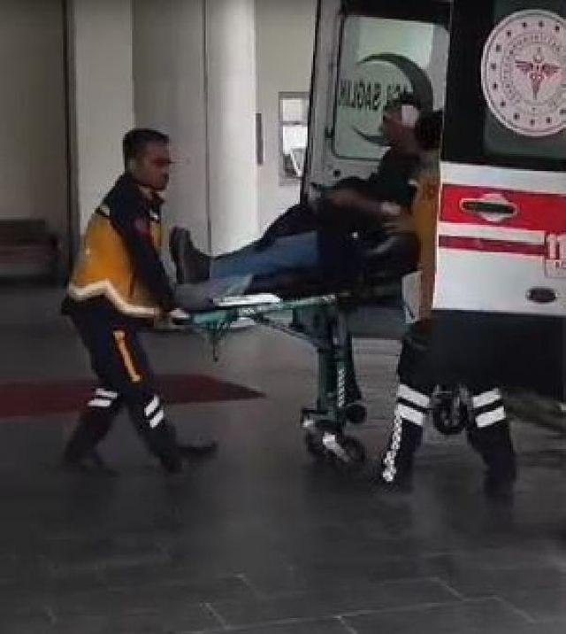 Öğretmen, eski öğrencinin velisi tarafından tabancayla vuruldu Öğretmen, eski öğrencinin velisi tarafından tabancayla vuruldu