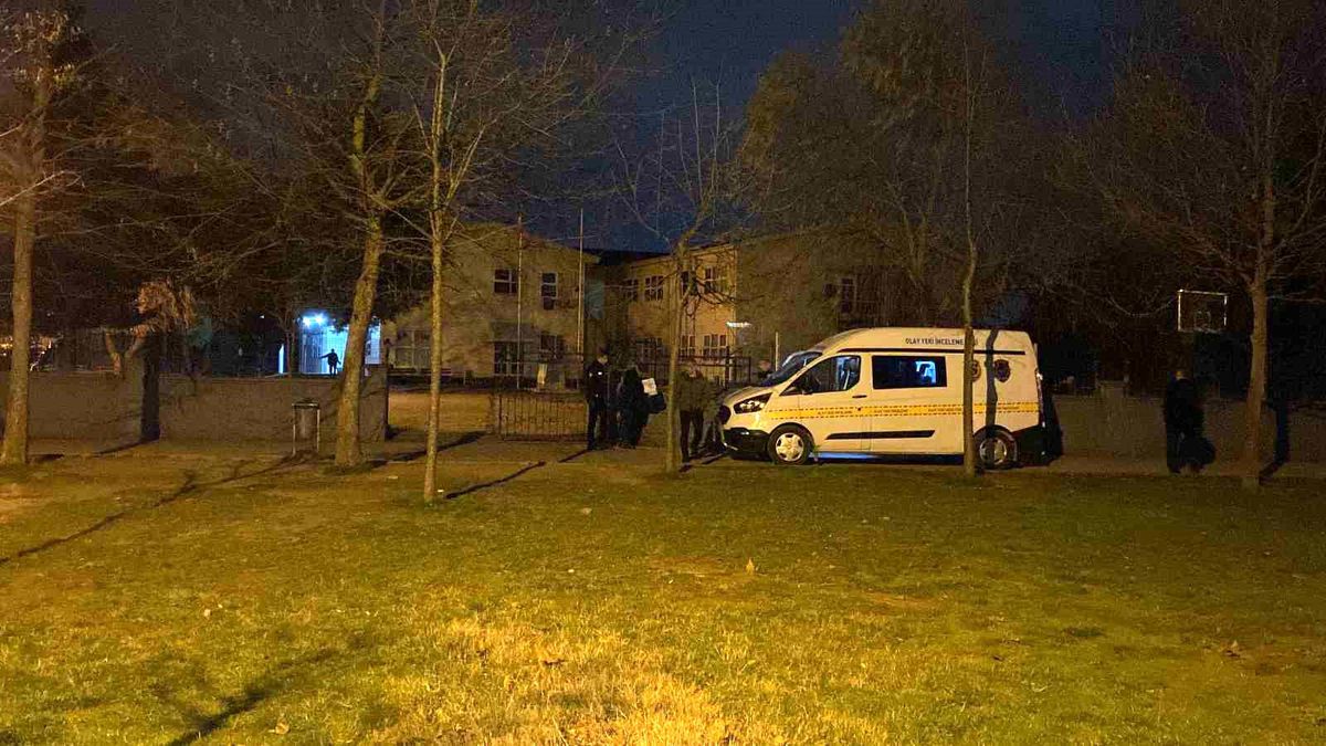 Kocaeli\'de ilkokul bahçesinde veliye bıçaklı saldırı