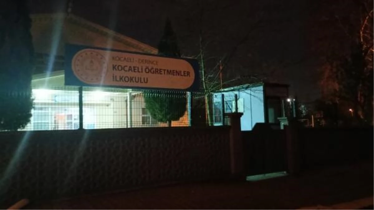 Kocaeli\'de bir ilkokul velisi bıçaklanarak ağır yaralandı