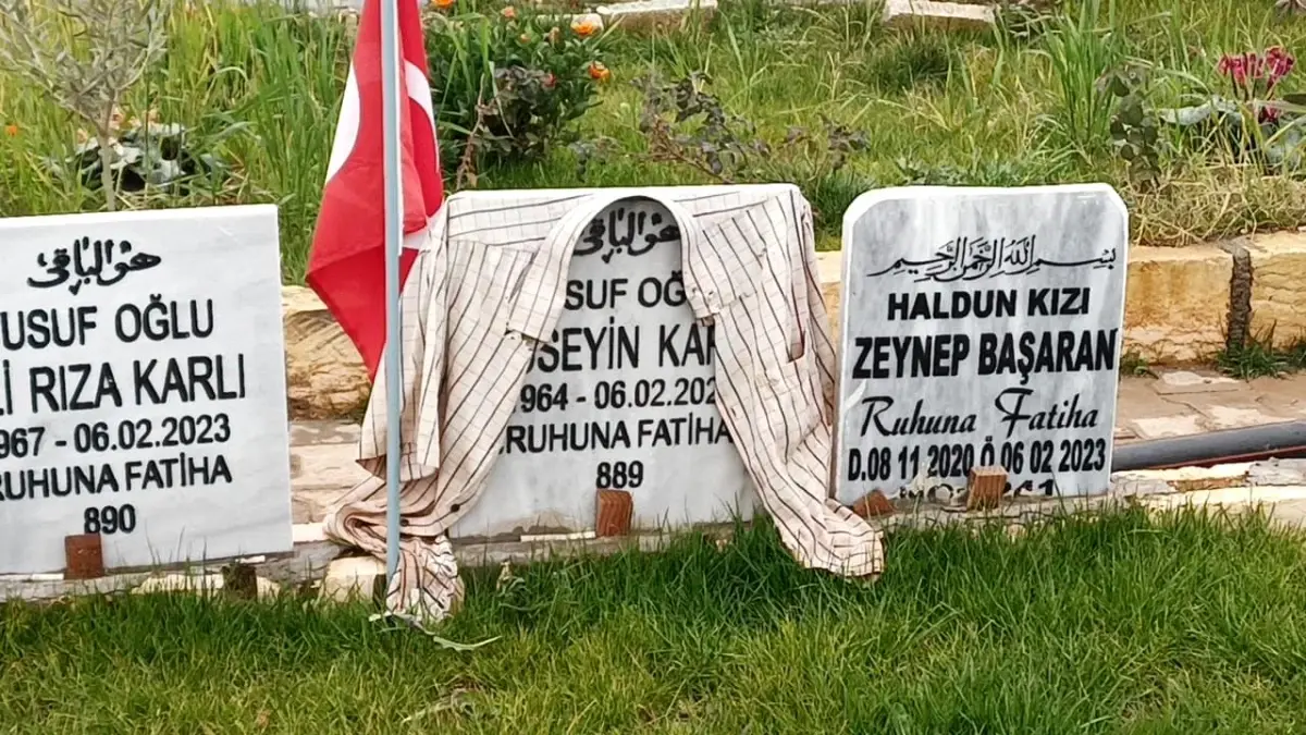 Adıyaman\'da Depremde Kaybedilen Yakınlarını Unutmayanlar Yeni Mezarlığa Akın Etti