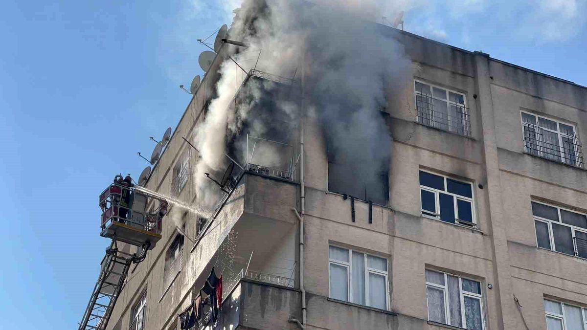 Osmaniye\'de 8 katlı binada çıkan yangın paniğe neden oldu