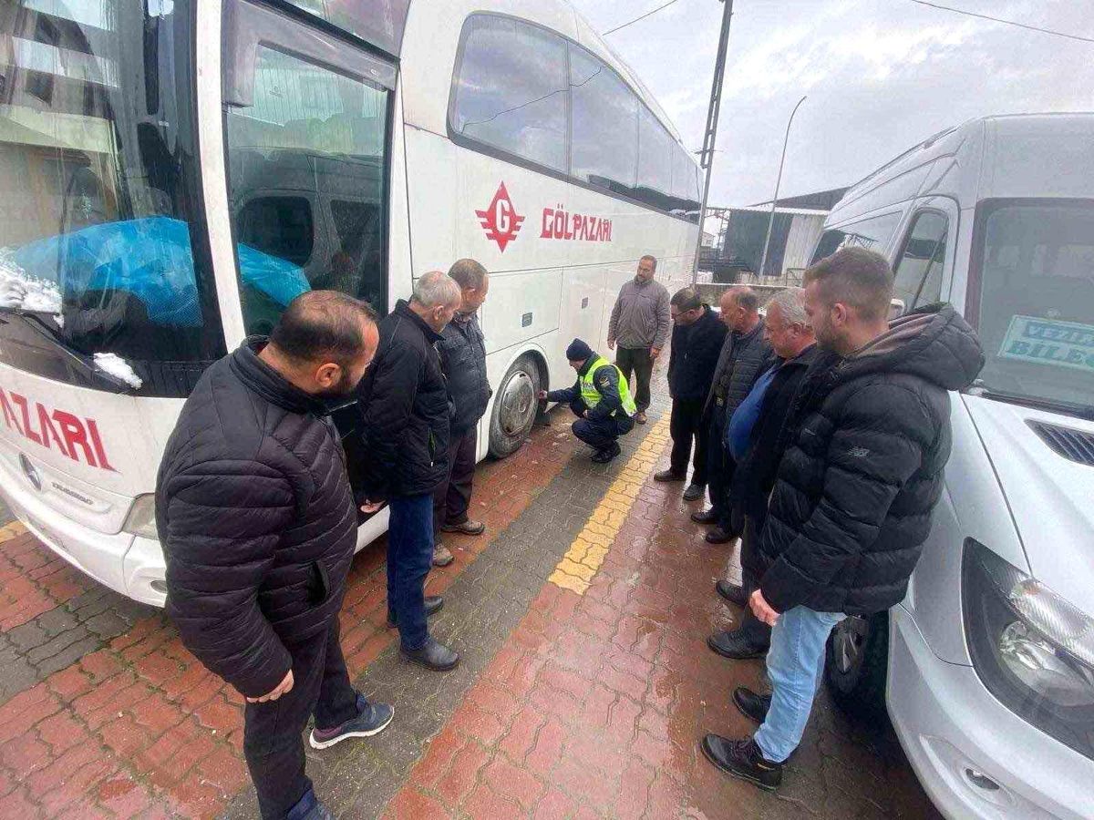 Gölpazarı İlçesinde Otobüs ve Minibüs Şoförlerine Hava Şartları ve Trafik Kuralları Konusunda Bilgilendirme Yapıldı