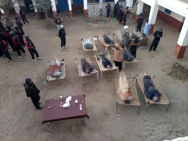 Pakistan'da polis karakoluna saldırı: 10 ölü, 6 yaralı Pakistan'da polis karakoluna saldırı: 10 ölü, 6 yaralı