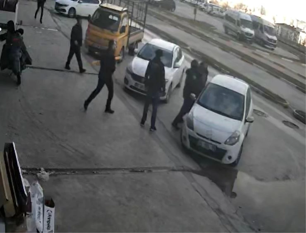 Esenyurt\'ta polis kovalamacası: İzinli bekçi şahsı yakaladı