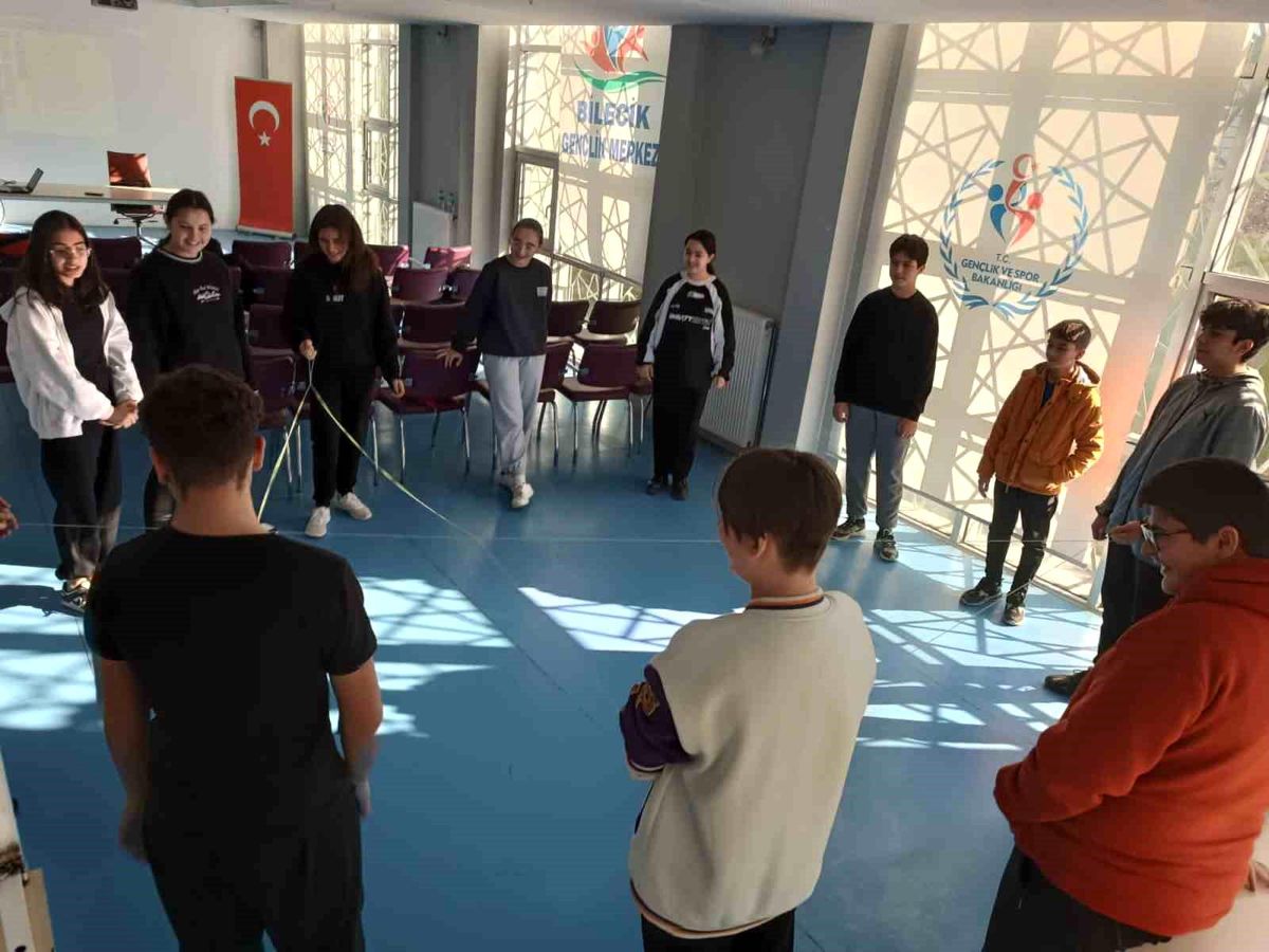 Bilecik Gençlik Merkezi\'nde basketbol sporcularına eğitim düzenlendi