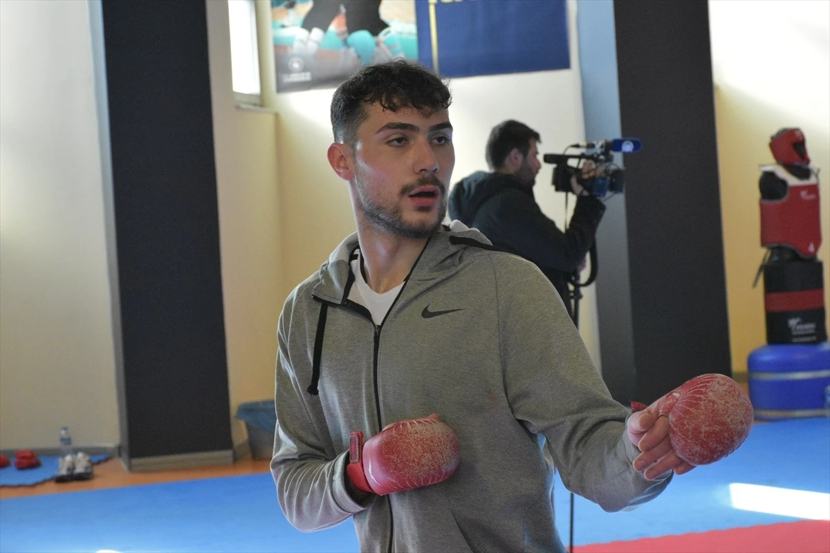Sakarya\'da Dünya Şampiyonu Karateci Yusuf Eren Temizel, Avrupa Şampiyonluğu İçin Ter Döküyor