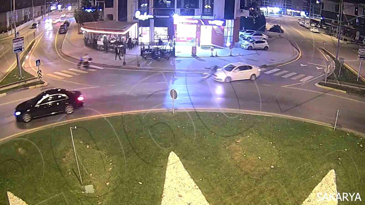 Sakarya\'da KGYS Kameralarına Yansıyan Trafik Kazaları