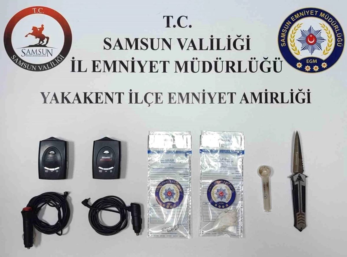 Samsun\'da polis tarafından yapılan uygulamada 2 adet radar tespit cihazı ve uyuşturucu madde ele geçirildi