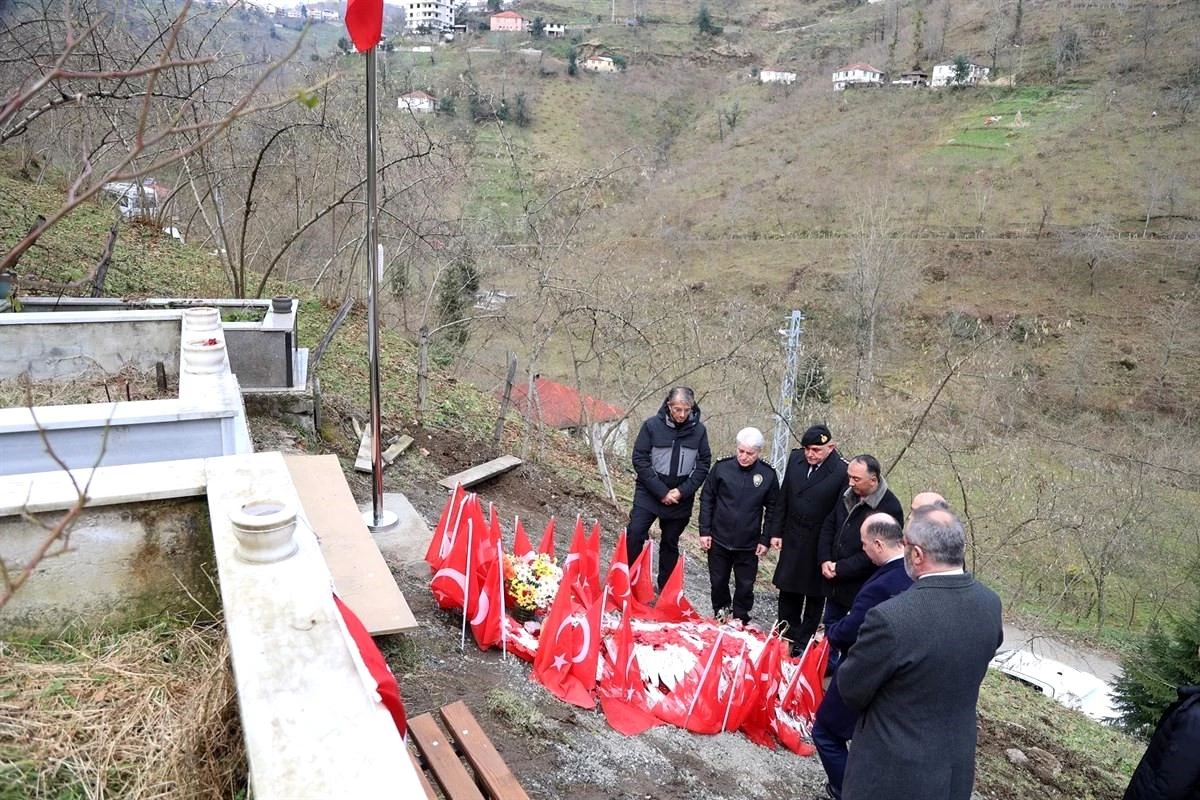 Giresun Valisi, şehit Piyade Uzman Çavuş Ahmet Köroğlu\'nun ailesini ziyaret etti