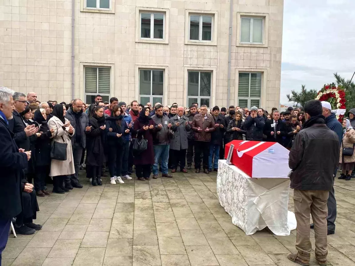 İstanbul Boğazı\'nda kılavuzluk hizmeti vermek için gemiye çıkan Kılavuz Kaptan Oğuz Kök için tören düzenlendi