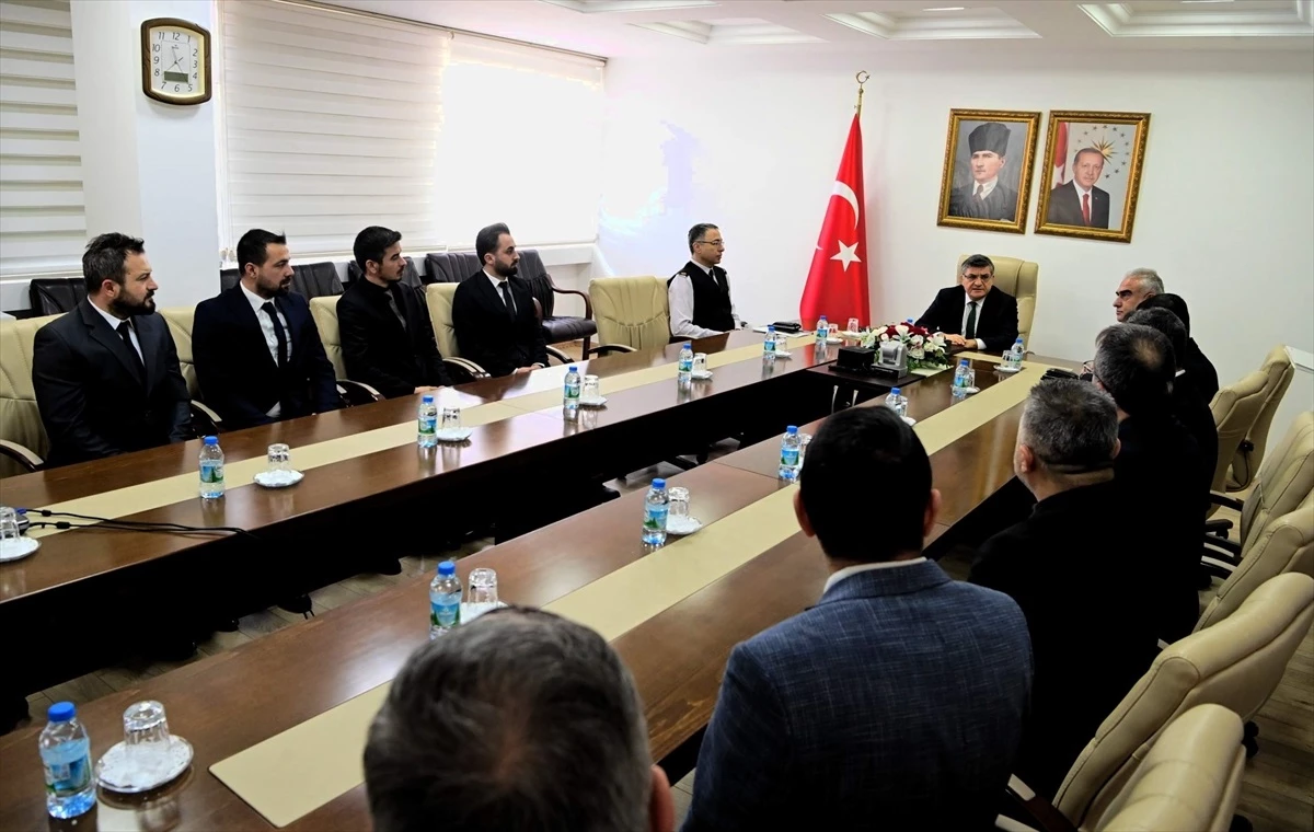 Sinop Valisi Mustafa Özarslan, başarılı polislere \'Başarı Belgesi\' verdi