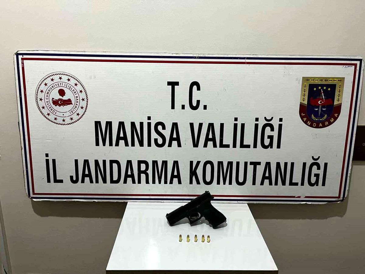 Salihli\'de Ruhsatsız Tabanca Ele Geçirildi