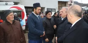 İçişleri Bakan Yardımcısı Münir Karaloğlu, heyelan bölgesinde incelemelerde bulundu