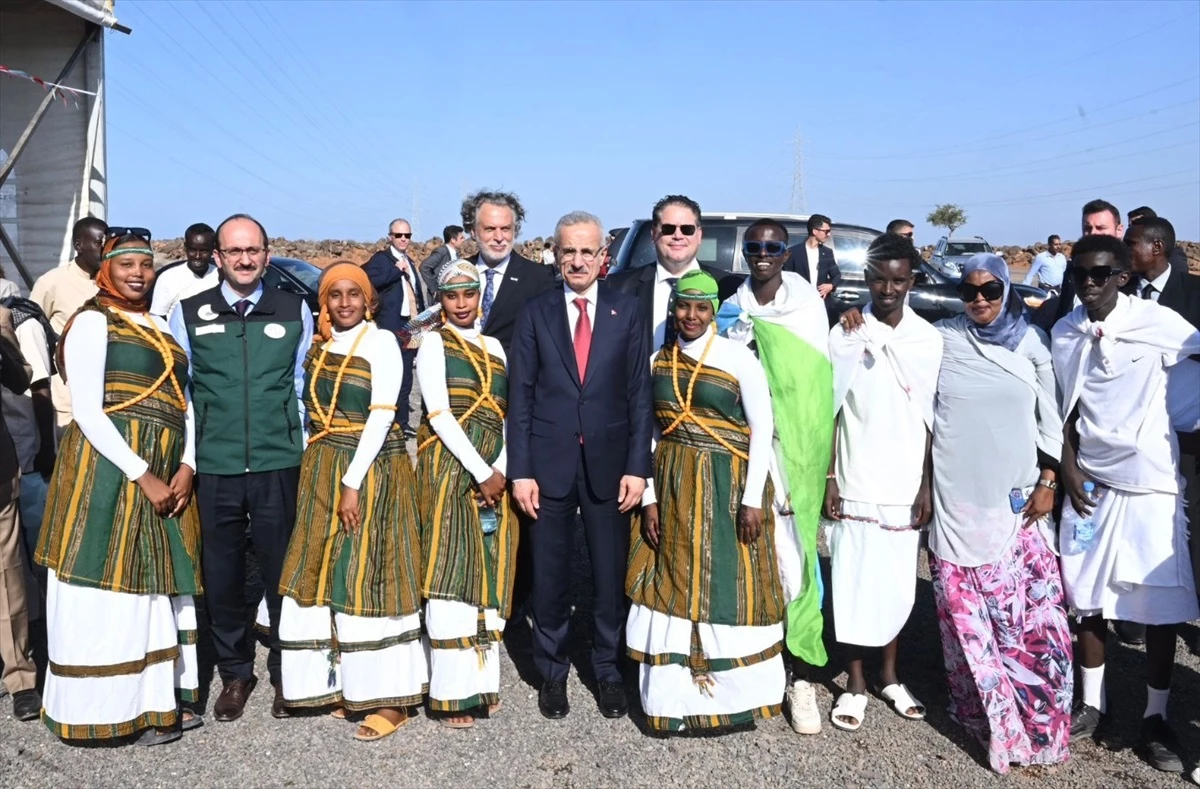 Ulaştırma ve Altyapı Bakanı Abdulkadir Uraloğlu, Türkiye-Cibuti Dostluk Barajı\'nın dostluk abidesi olduğunu belirtti