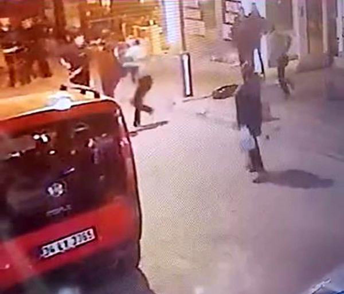 Gebze\'de tartışan gençler kavga etti, bir kişi bıçaklandı