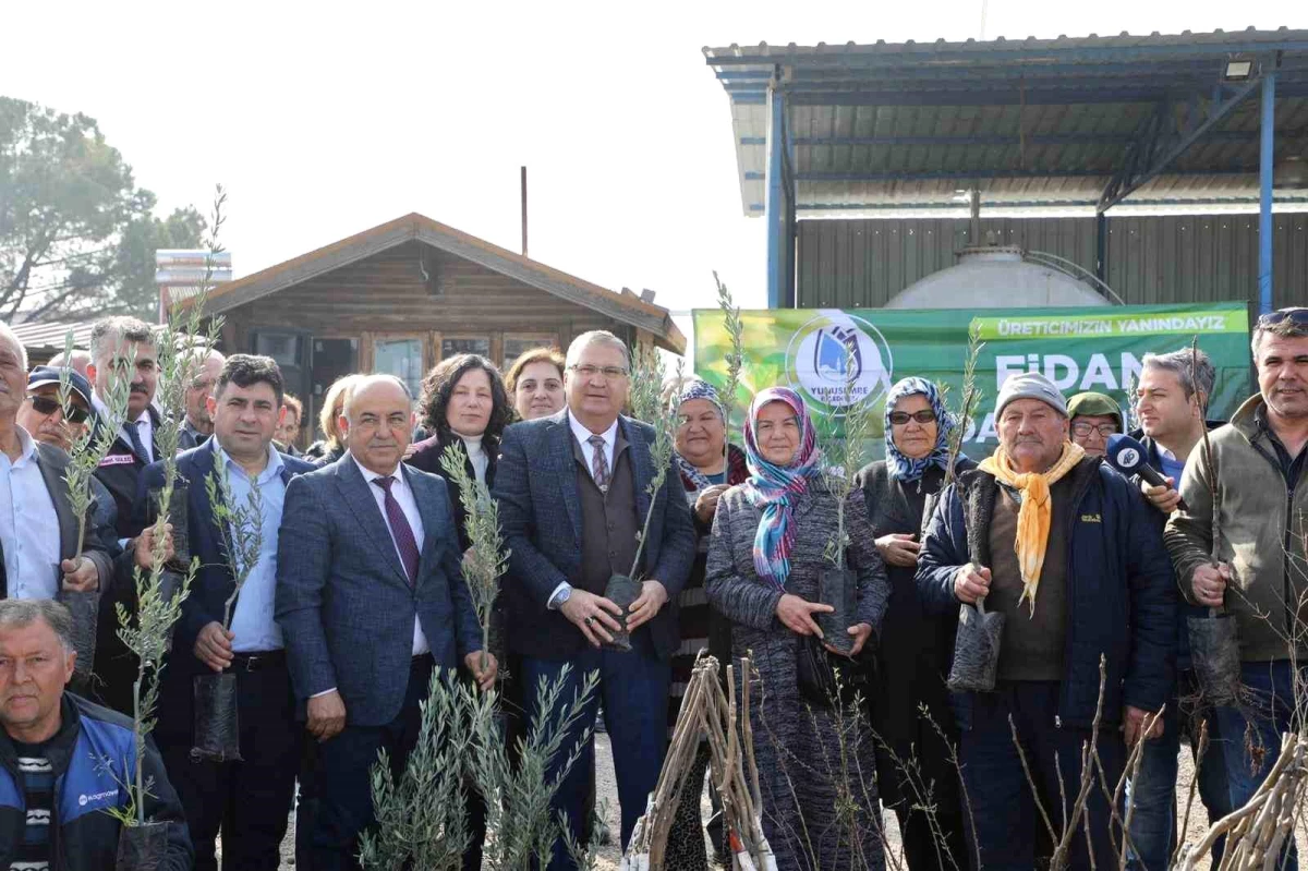 Yunusemre Belediyesi 2024 yılında da çiftçilere fidan desteği sağlayacak