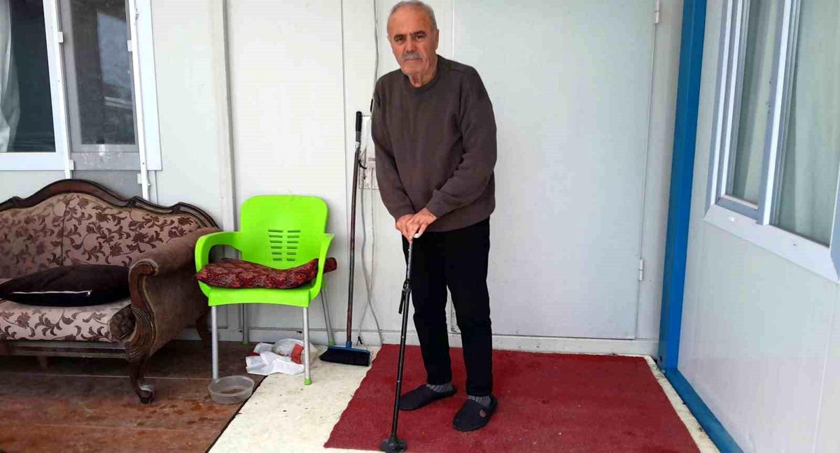 70 yaşındaki deprem mağduru enkaz altında 2 gün hayatta kaldı