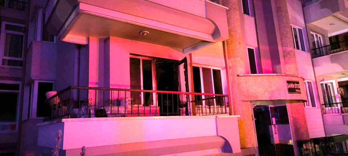 Afyonkarahisar\'da Alkollü Ev Sahibi Yangından Son Anda Kurtuldu