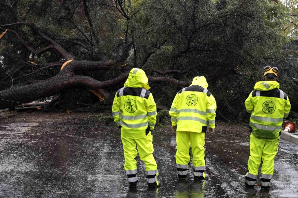 California\'da atmosferik nehir fırtınası sonucu 3 kişi hayatını kaybetti