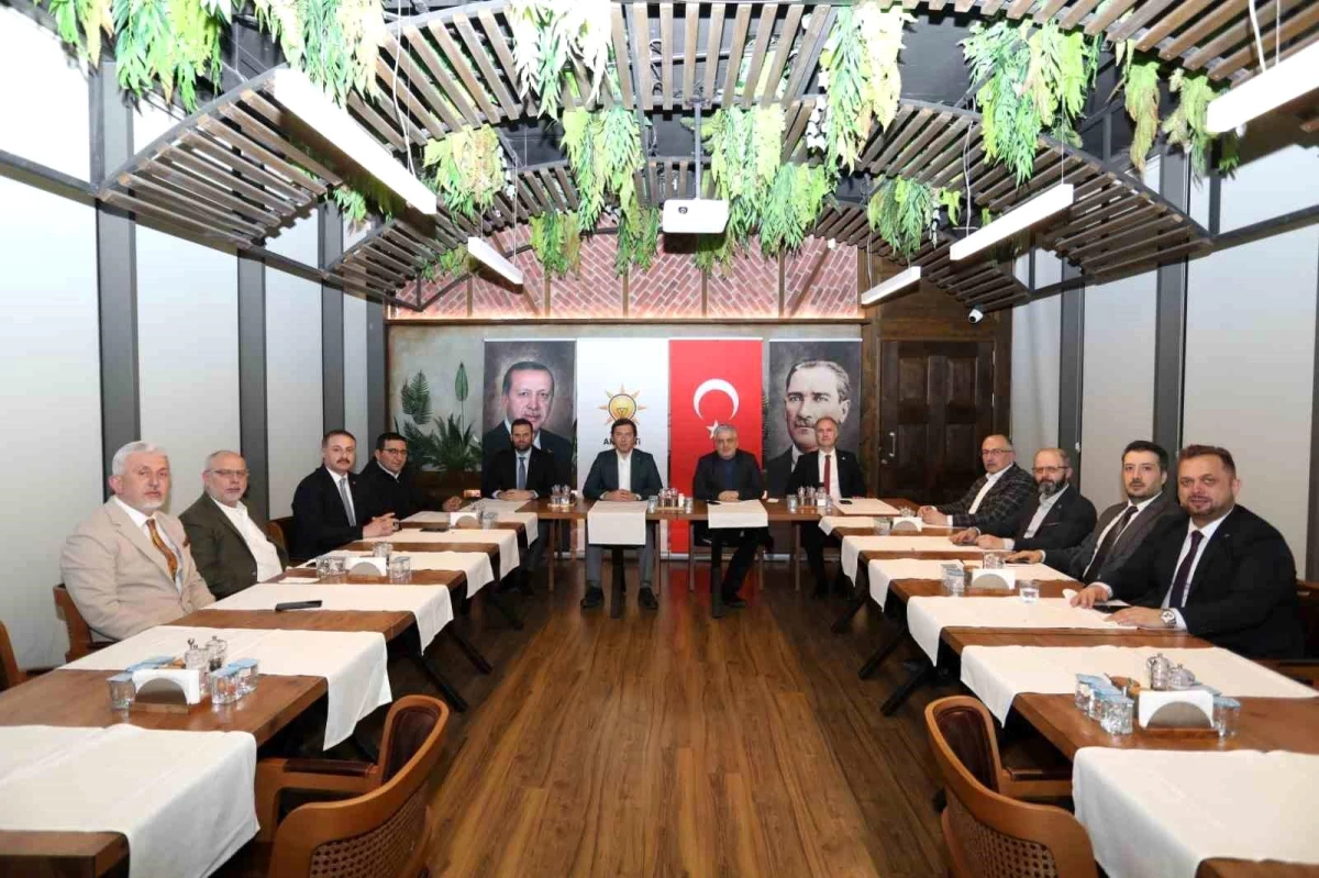 AK Parti İnegöl Belediyesi Başkan Aday Adayları İstişare Toplantısında Buluştu