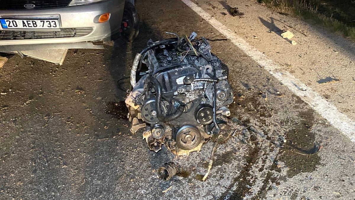 İzmit\'te otomobil ağaca çarptı: 5 yaralı