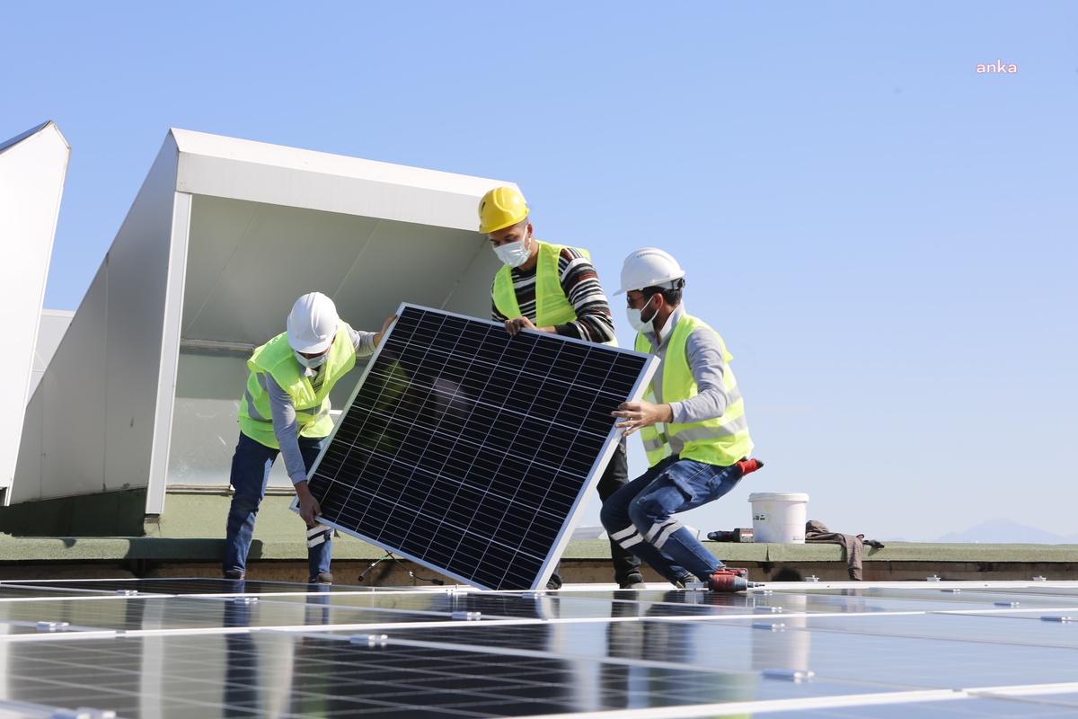 Antalya Büyükşehir Belediyesi, Güneş Enerjisi Santralleriyle Sürdürülebilirlik Hedefine Ulaşıyor